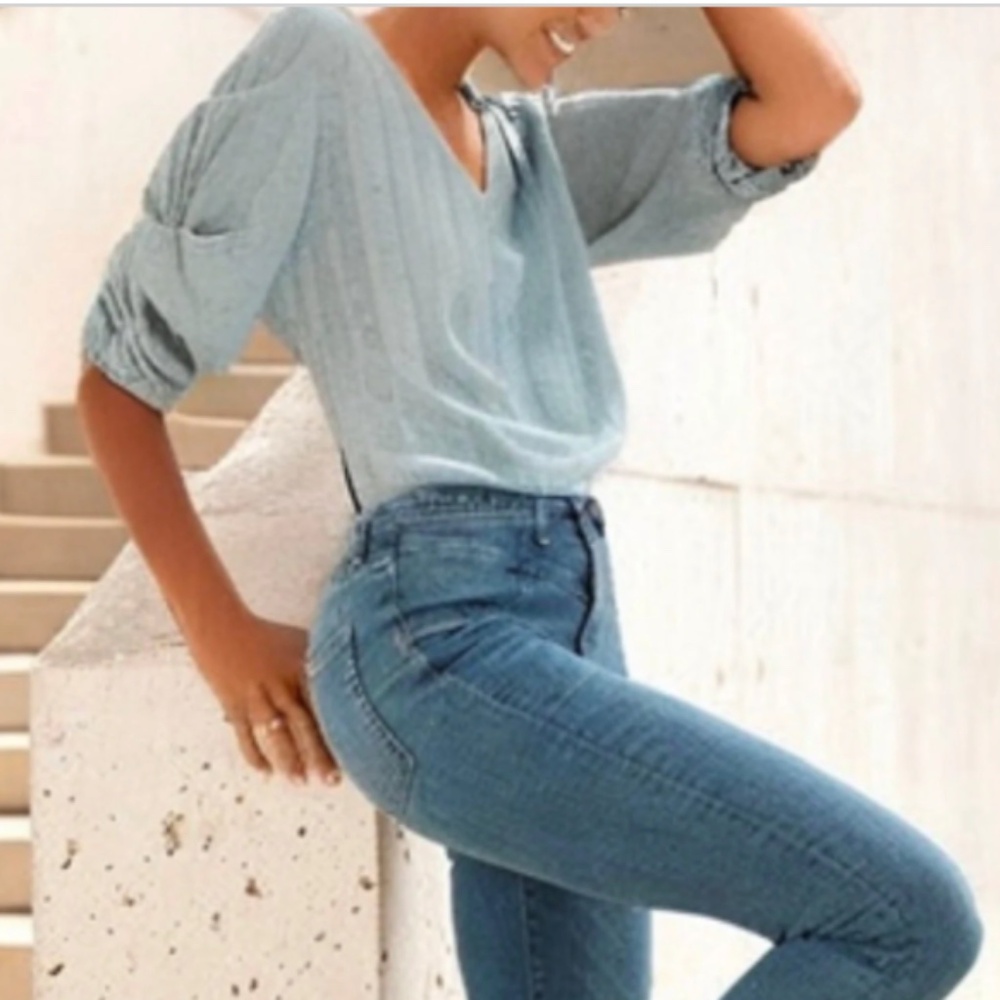 NWT 3/4 Twist Puff Sleeve V-Neck Top Blouse